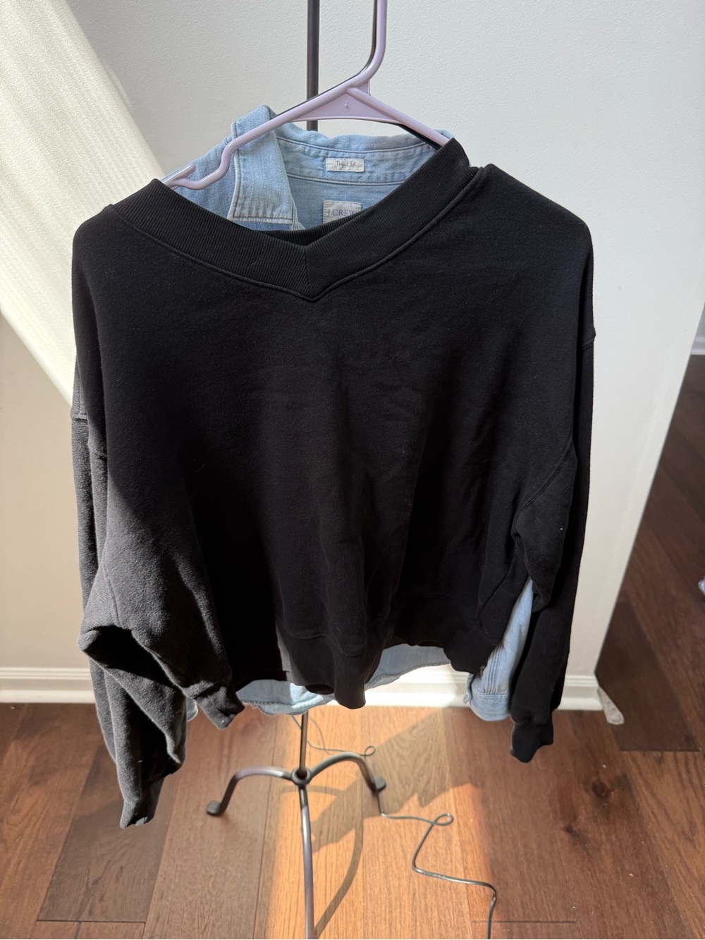 Old Navy Black Cropped V-Neck Sweatshirt